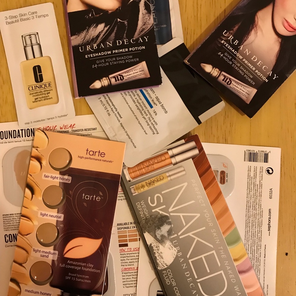 BUNDLE OF OVER 25 MAKEUP/SKINCARE SAMPLES